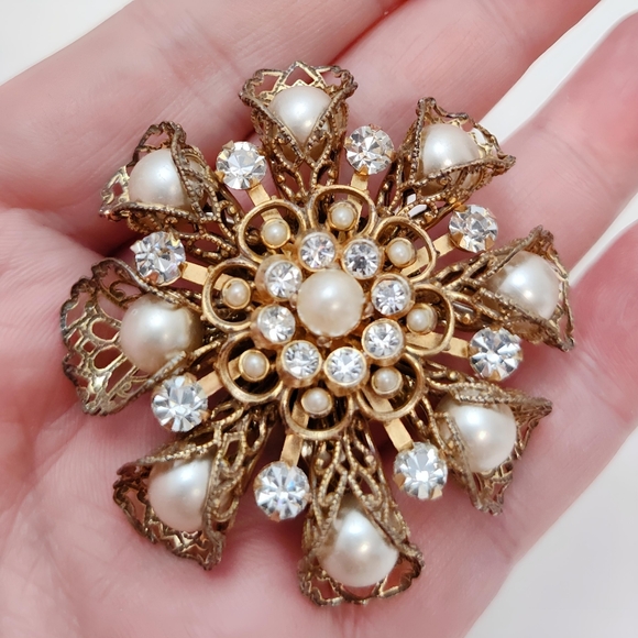 Vintage Barclay Fine Filigree Cone Petal Glass Rhinestone Faux Pearl Brooch Pin - Picture 3 of 8